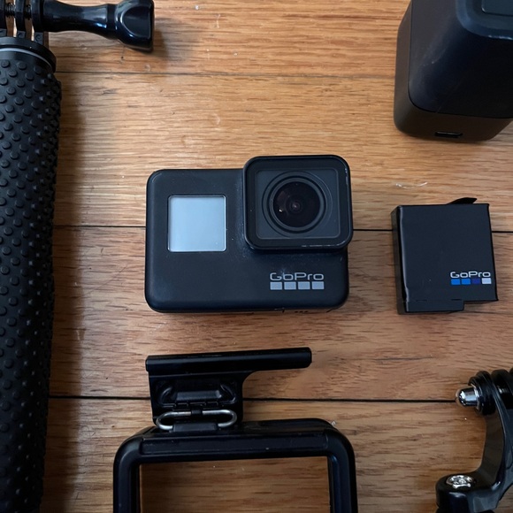 GoPro HERO7 Action Camera - Picture 2 of 11